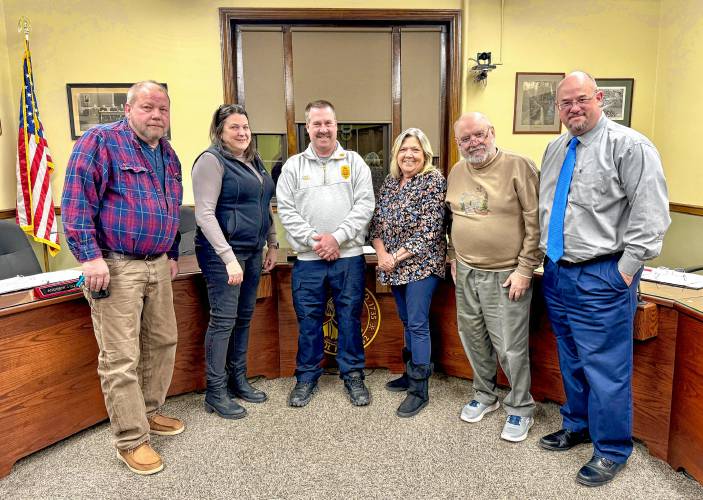At the Feb. 18 Select Board meeting, Town Manager Shaun Suhoski officially introduced Jeff Parker as Athol’s new fire chief. Pictured (left to right) are: Select Board members Andy Sujdak and Kayla Fisher, Fire Chief Jeff Parker, Select Board members Rebecca Bialecki and Steve Raymond and Town Manager Shaun Suhoski. At the Feb. 18 Select Board meeting, Town Manager Shaun Suhoski officially introduced Jeff Parker as Athol’s new fire chief. Pictured (left to right) are: Select Board members Andy Sujdak and Kayla Fisher, Fire Chief Jeff Parker, Select Board members Rebecca Bialecki and Steve Raymond and Town Manager Shaun Suhoski.