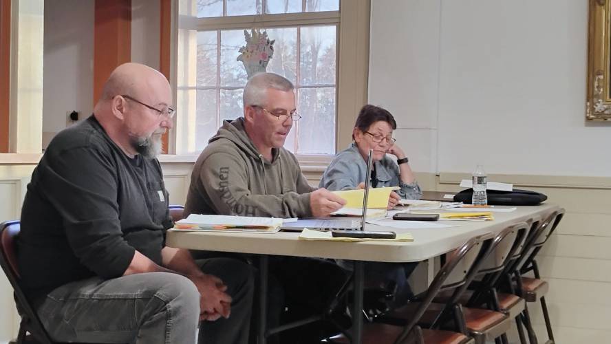 Royalston Selectboard Chair Bill Chapman (center), Vice Chair Mark Thomspon (left), and newly-elected member Linda Alger met on April 15 to discuss the town’s agreement with Athol for the wastewater treatment plant. Royalston Selectboard Chair Bill Chapman (center), Vice Chair Mark Thomspon (left), and newly-elected member Linda Alger met on April 15 to discuss the town’s agreement with Athol for the wastewater treatment plant.